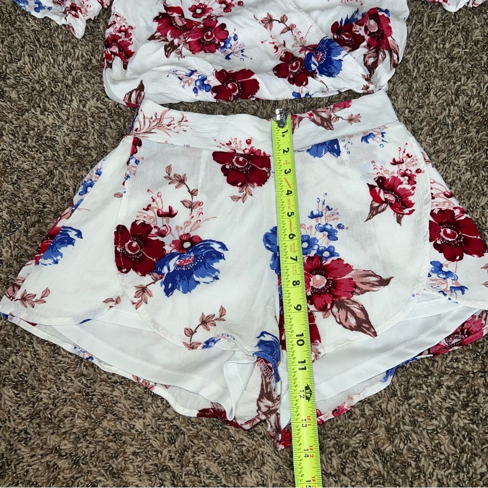 Floral Two Piece - Picture 4 of 8